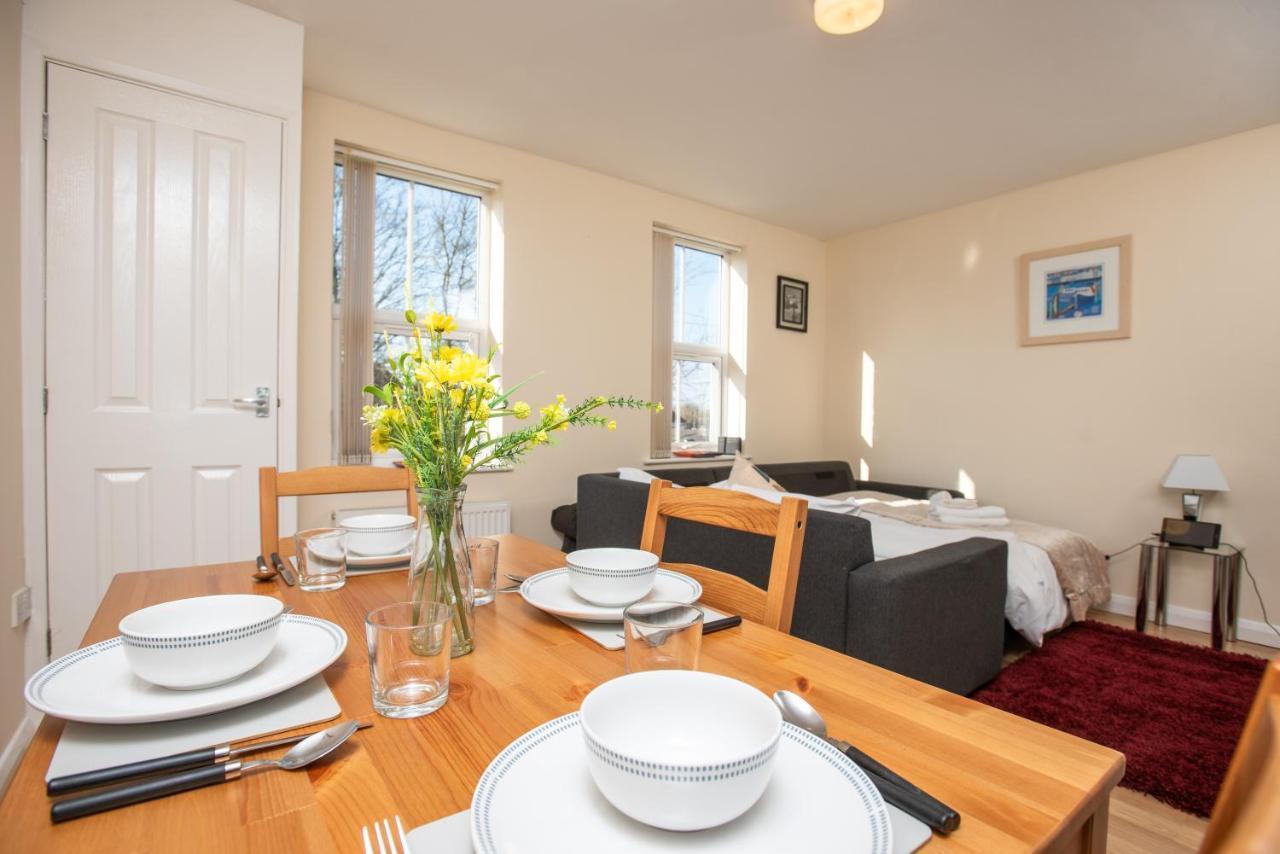 Cowley Spacious Flat With Parking, 옥스퍼드 외부 사진