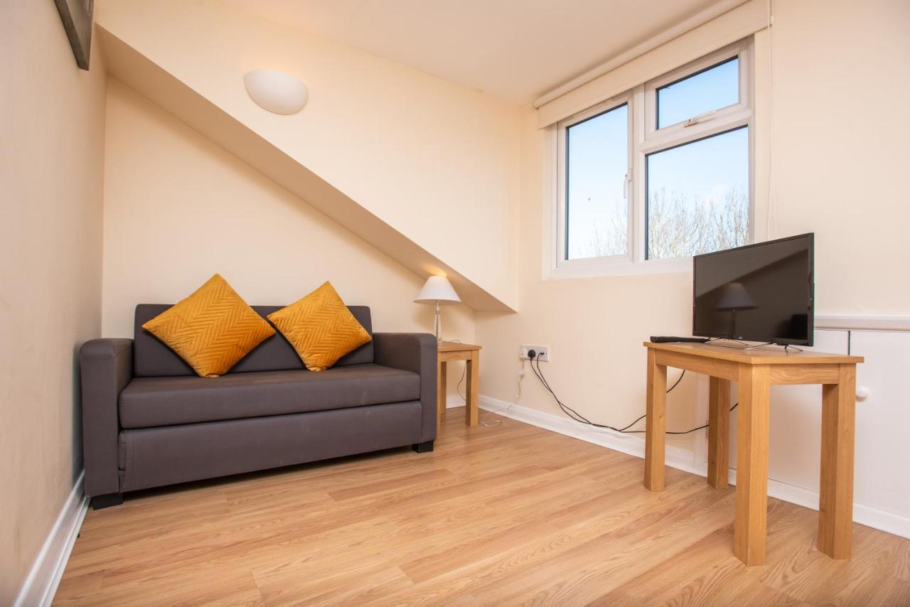 Cowley Spacious Flat With Parking, 옥스퍼드 외부 사진