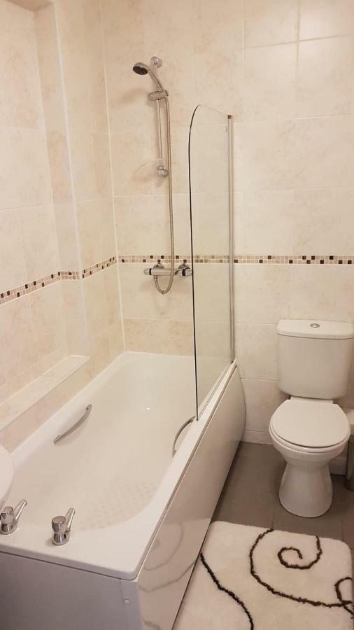 Cowley Spacious Flat With Parking, 옥스퍼드 외부 사진