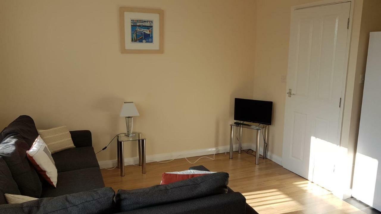Cowley Spacious Flat With Parking, 옥스퍼드 외부 사진