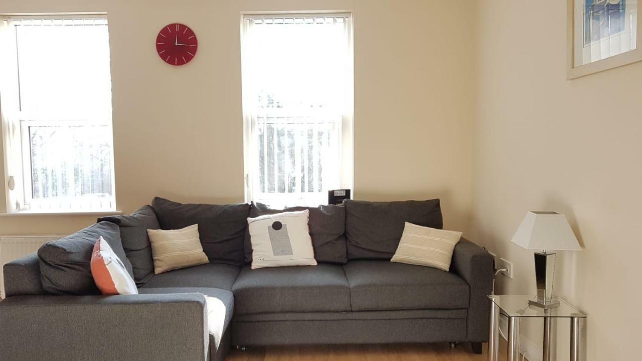 Cowley Spacious Flat With Parking, 옥스퍼드 외부 사진